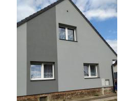 Fasáda na domě v Drobovicích